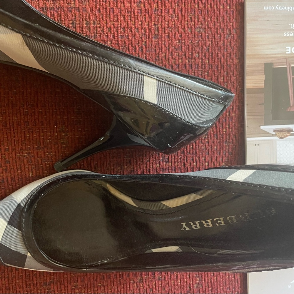 Burberry Checkered Black and Cream Heels - Picture 4 of 13